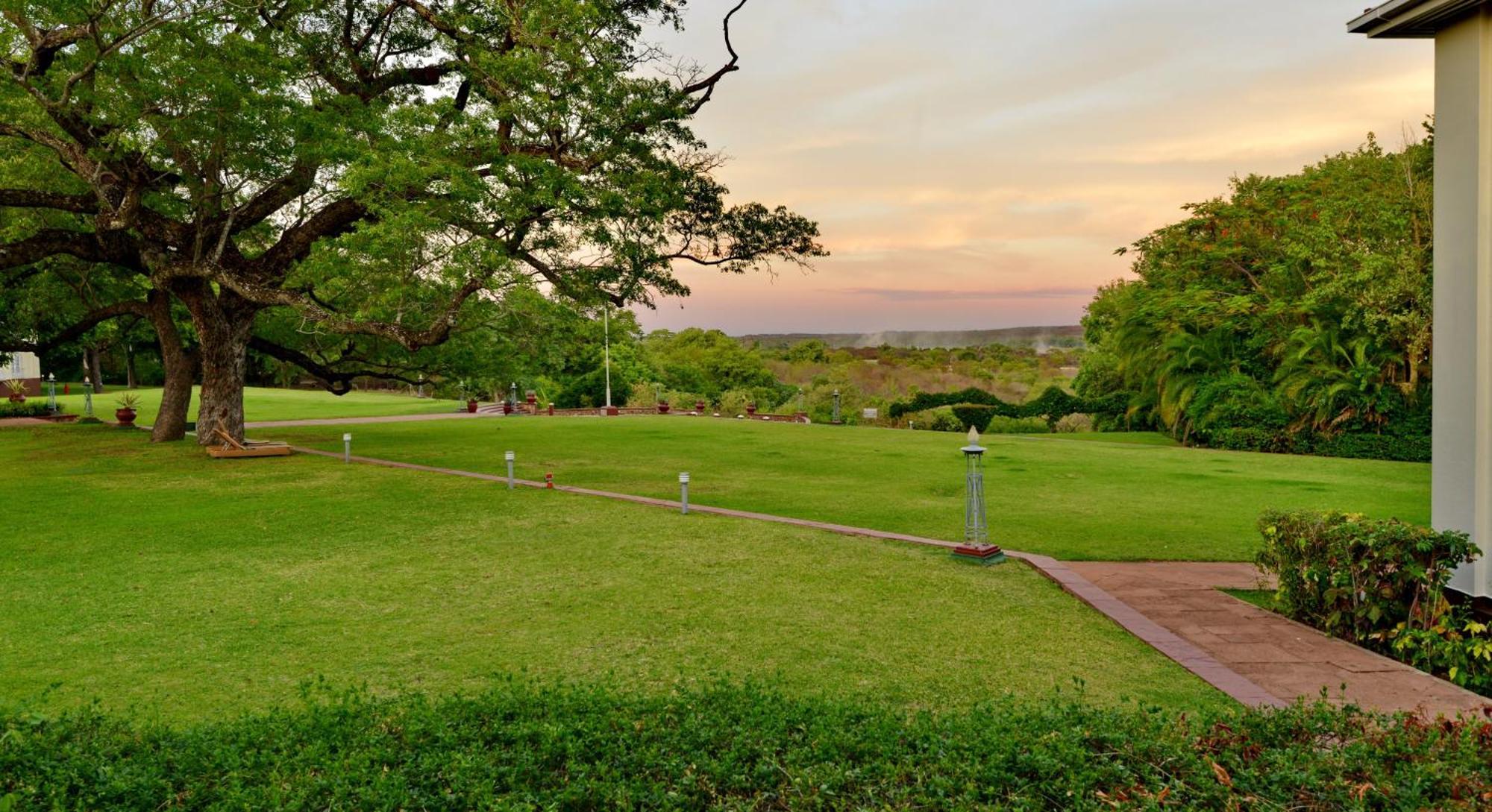 The Victoria Falls Hotel Buitenkant foto